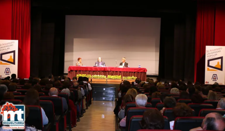 imagen de la charla de Joaquín Diaz en Miguelturra, mayo de 2016