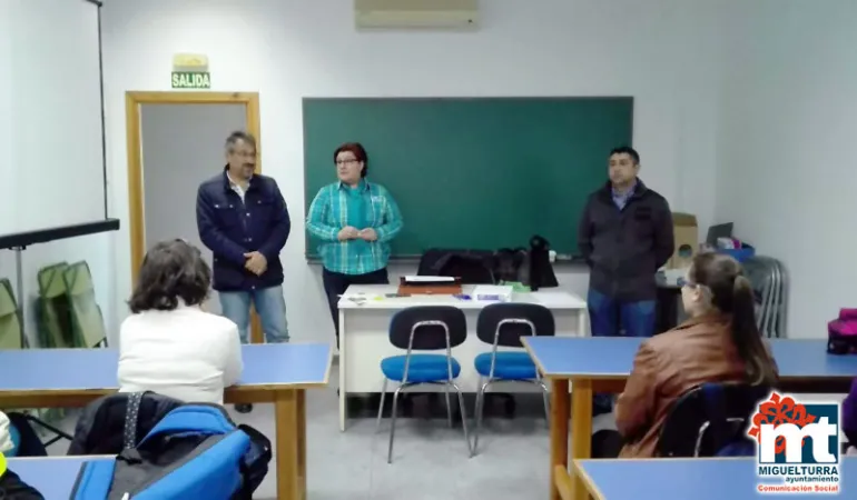 imagen del concejal, monitor, responsable y alumnado del curso, mayo 2016