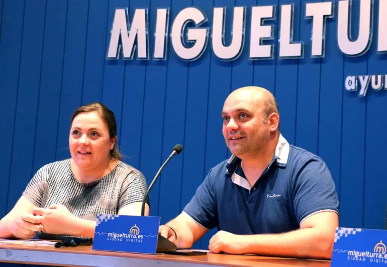 imagen de Ana Belén Chacón y José Félix Martín, durante la presentación del Mujer, Deporte y Salud, mayo 2016