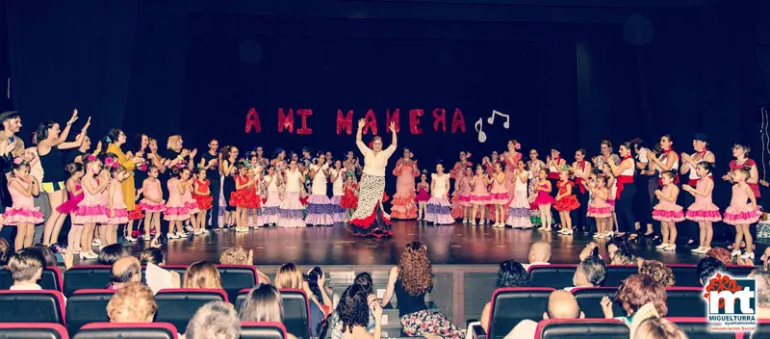 imagen festival de baile fin de curso 2015 academia A Mi Manera