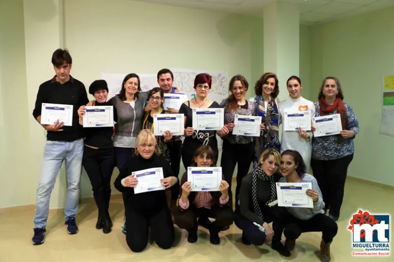 imagen de concejala, monitora y participantes del Proyecto del PRIS, noviembre 2016