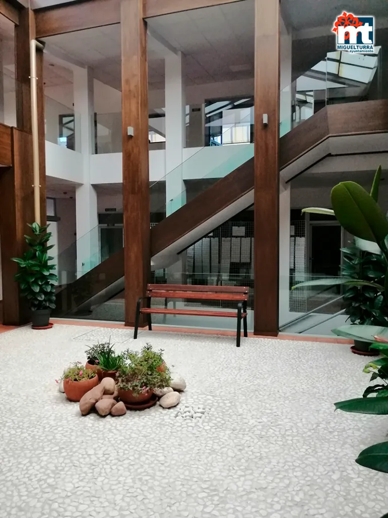 imagen del interior de la Biblioteca Casa de la Capellanía de Miguelturra, octubre 2019