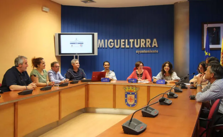 imagen reunión en Miguelturra sobre proyectos de la pasarela, junio 2017