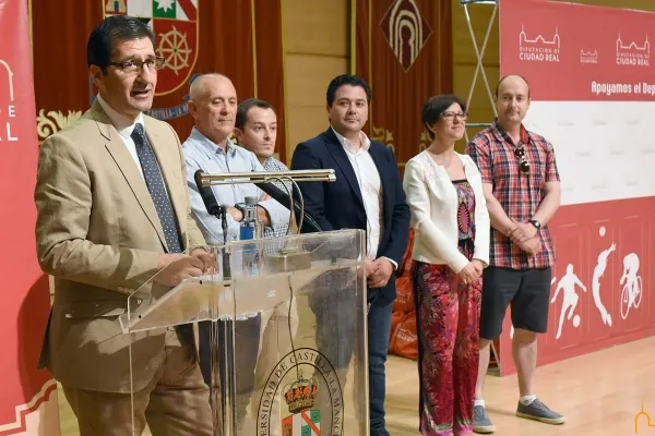 imagen de la apertura del acto institucional homenaje a deportistas, junio 2018, fuente imagen Diputación Provincial de Ciudad Real