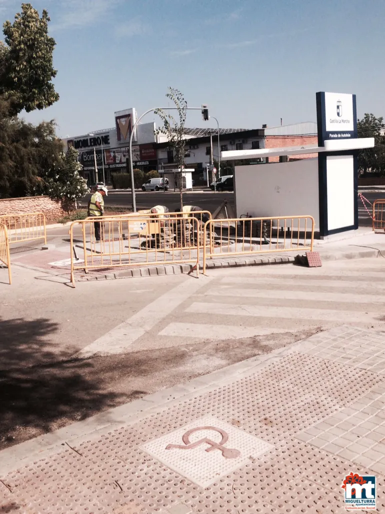 imagen de la reforma de las paradas de autobús en Miguelturra, agosto de 2016
