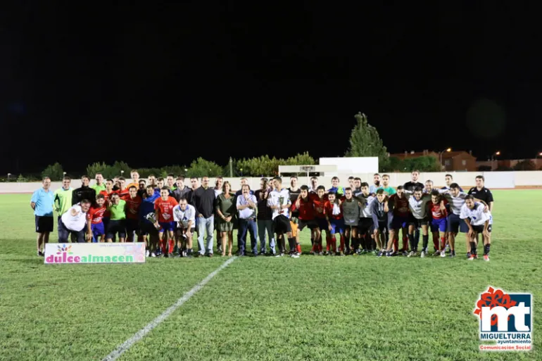 imagen de participantes y autoridades Trofeo de Fútbol Ayuntamiento Miguelturra, Ferias y Fiestas 2016