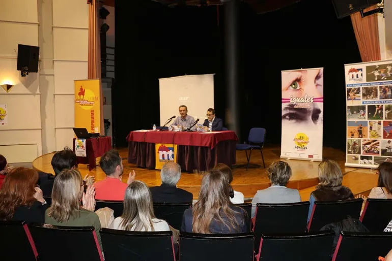 imagen de ponencia en la Jornada Mujer, Salud y Deporte, Miguelturra, abril 2018
