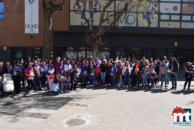 imagen en el parque Doctor Fleming de participantes en la marcha del 8 de marzo de 2020