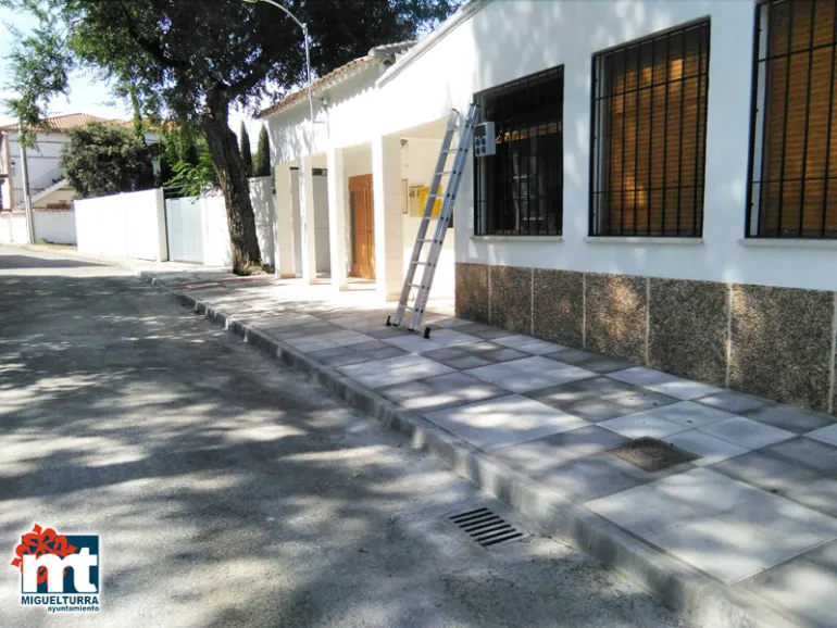 imagen de las mejoras en la plaza de la Iglesia de Peralvillo, julio 2017