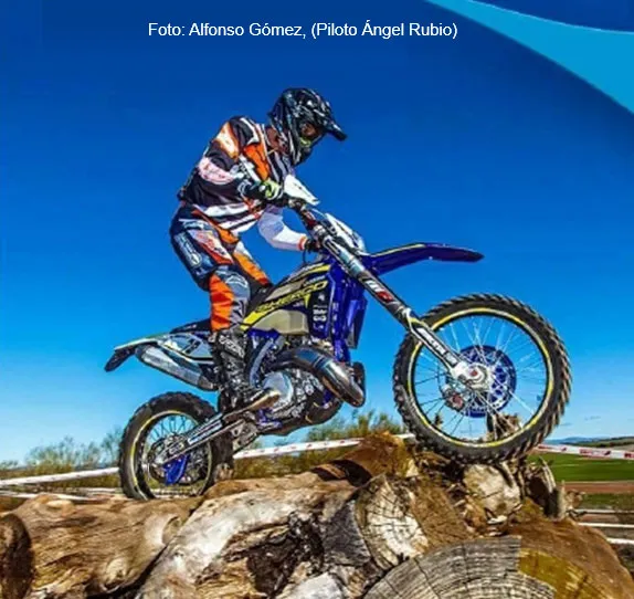 imagen del motorista Ángel Rubio, fotografía de Alfonso Gómez
