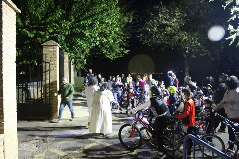 imagen de la actividad de ruta en bicicleta en Noche de Difuntos 2017, fuente imagen Club Bicicletas Clásicas Miguelturra