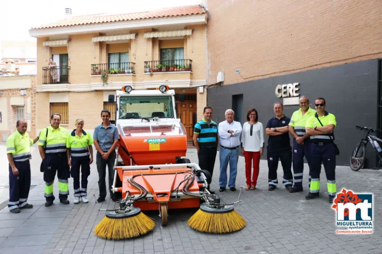 imagen de la presentación de la nueva máquina barredora, septiembre de 2015