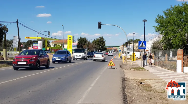 imagen de la nueva señalización horizontal y vertical en la zona adyacente a los colegios, marzo 2019