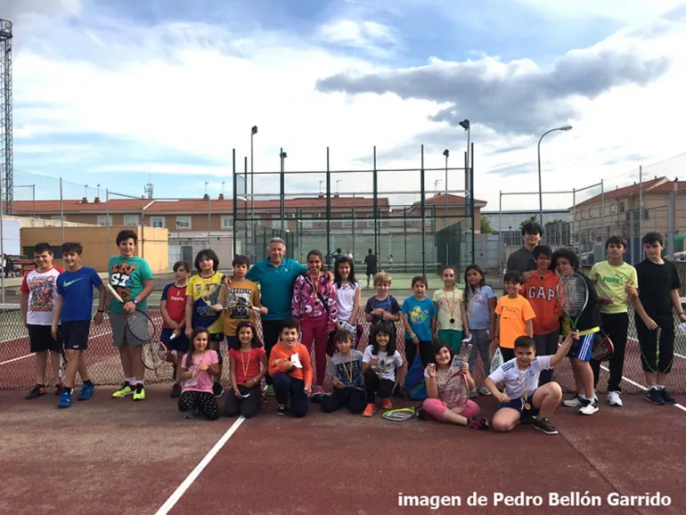 imagen de la jornada de tenis y pádel de la Escuela Deportiva, mayo 2018, imagen de Pedro Bellón Garrido