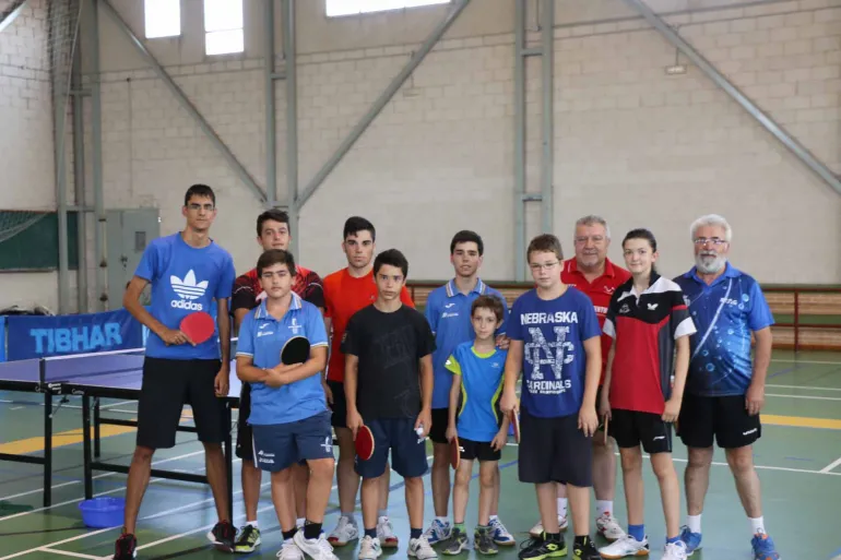 Imagen participantes del campus de tecnificaión de tenis de mesa