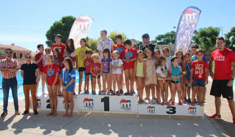 imagen de autoridades, organización y participantes Campeonato Natación Ferias, septiembre 2017