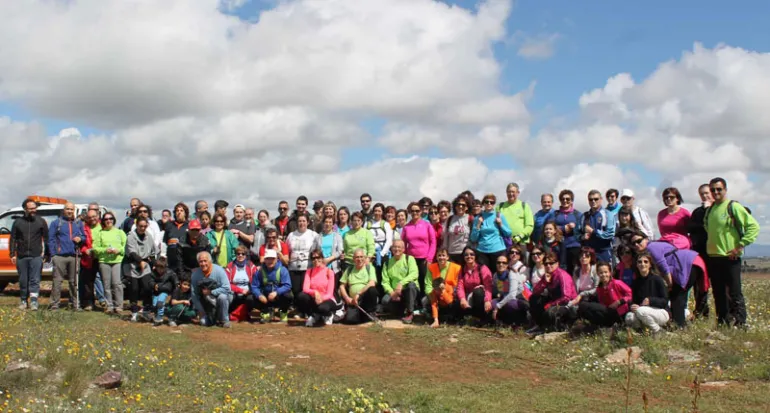 imagen grupal de participantes en el paseando por Miguelturra de abril 2016