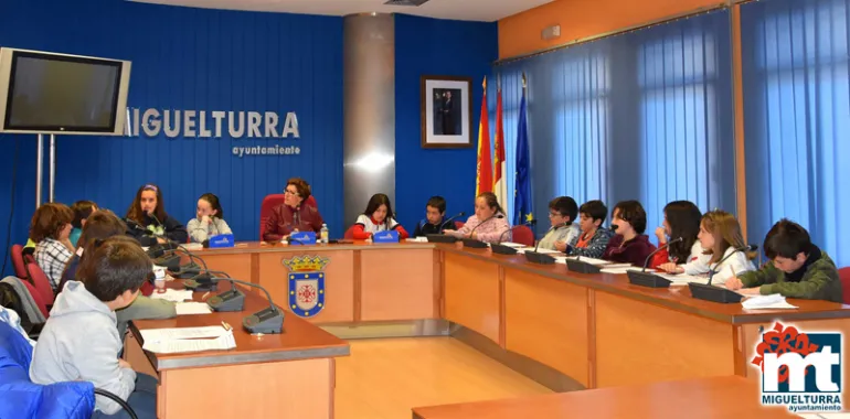 imagen del Pleno Extraordinario Infantil del Ayuntamiento de Miguelturra, abril 2019