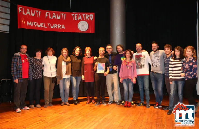 imagen de premiados, organización y autoridades Certamen Monólogos UP, diciembre 2015