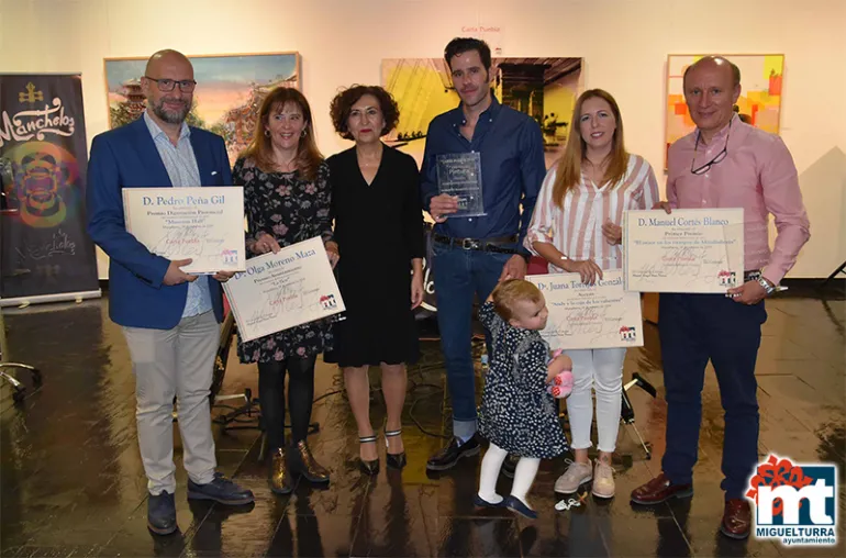 imagen de autoridades y personas premiadas Certamen Carta Puebla Miguelturra 2019