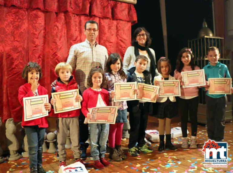 imagen entrega de diplomas del concurso de marcapáginas, octubre 2015
