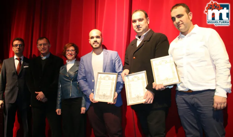imagen de autoridades, organización y premiados concurso fotografía Semana Santa 2017