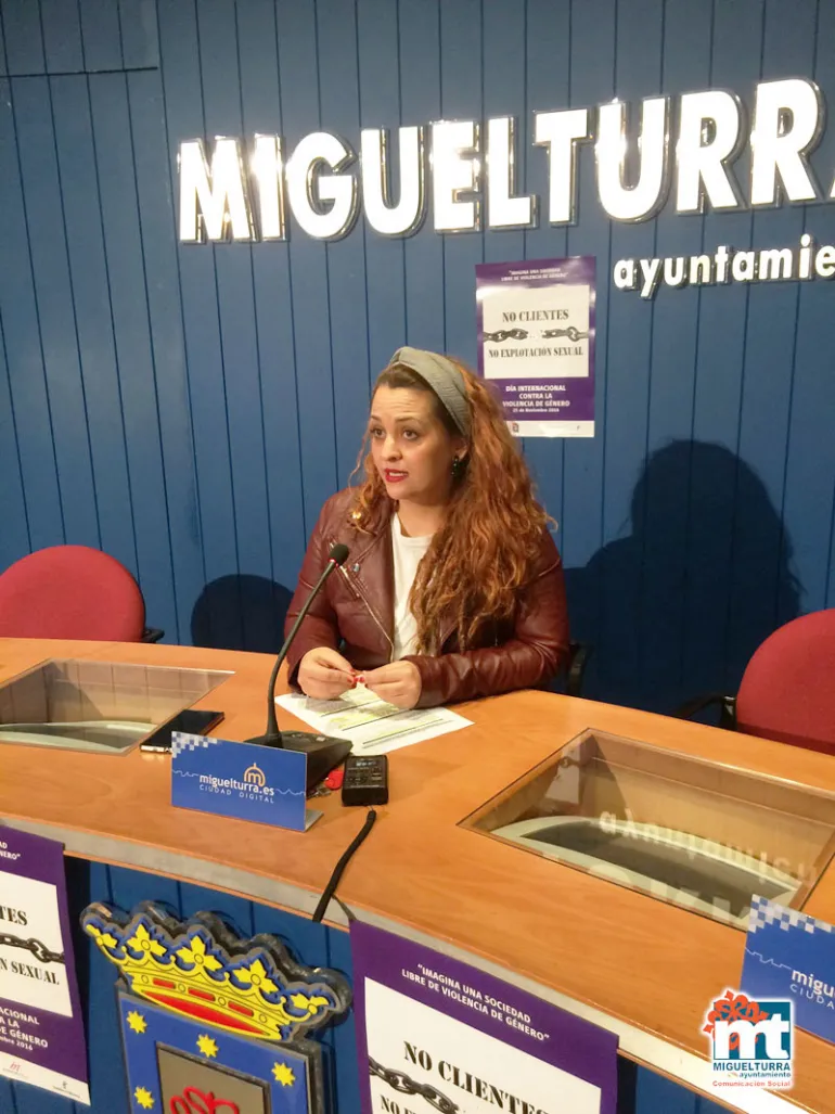 imagen de Carolina Molina, presentado los actos, 21 noviembre 2016