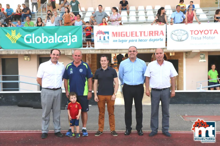imagen de autoridades y organización en el acto inaugural del Campus de Fútbol 2018 Miguelturra