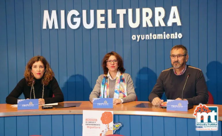imagen de Pilar León, Victoria Sobrino y Miguel Fernández, durante la presentación, noviembre 2016