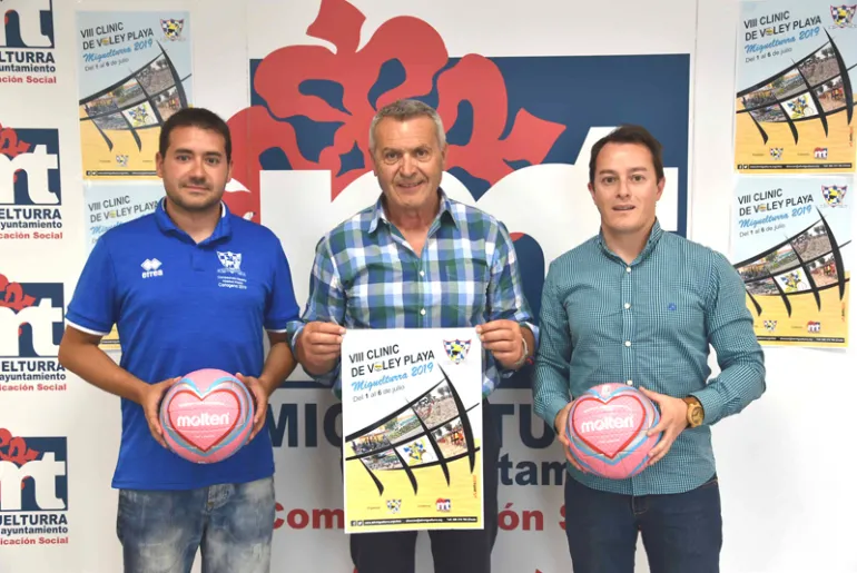 imagen en Radio Miguelturra de la presentación oficial del Clinic de Vóley Playa 2019