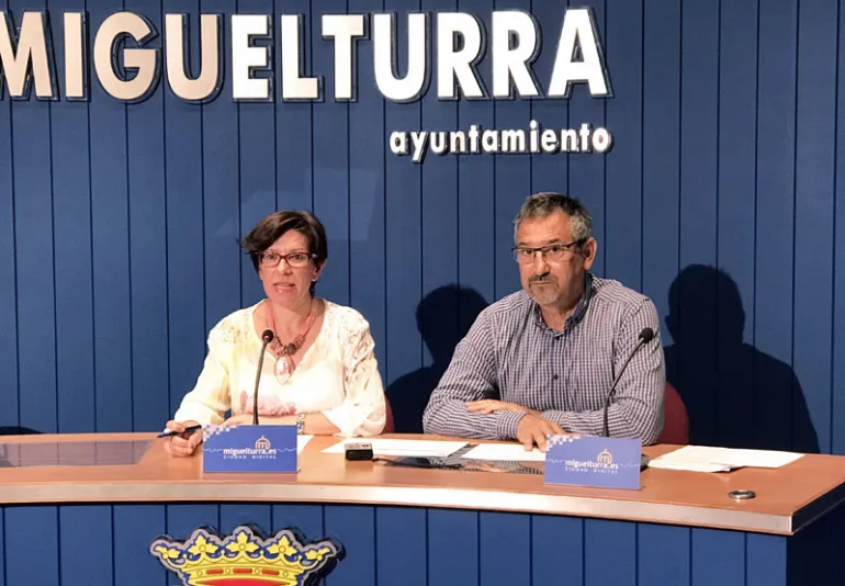 imagen de Victoria Sobrino y Miguel Fernández en rueda de prensa, abril 2017