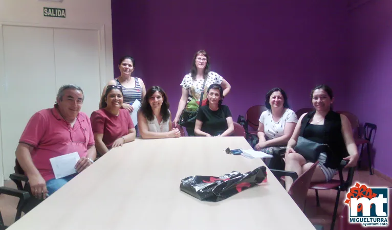 imagen de una de las sesiones del taller Vivir la adolescencia en familia, junio 2017