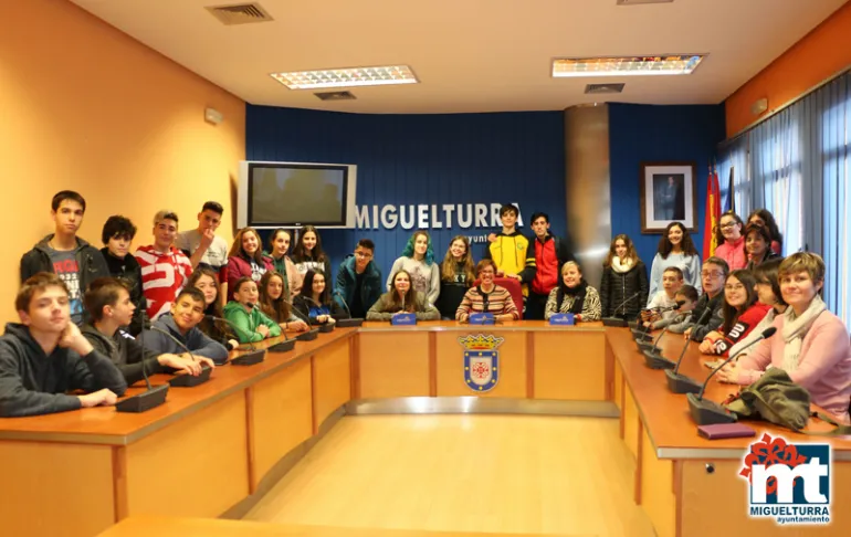 imagen de la recepción de alumnado francés en el Ayuntamiento de Miguelturra, diciembre 2018