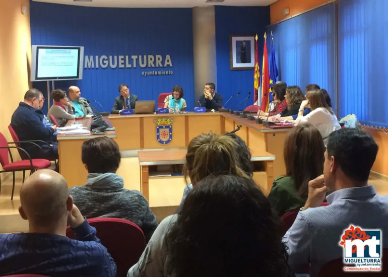 imagen de la reunión municipal sobre la nueva Ley de Procedimiento Administrativo, abril de 2016