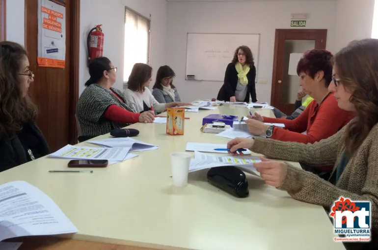 imagen de la reunión con los y las agentes de igualdad municipales, abril de 2016