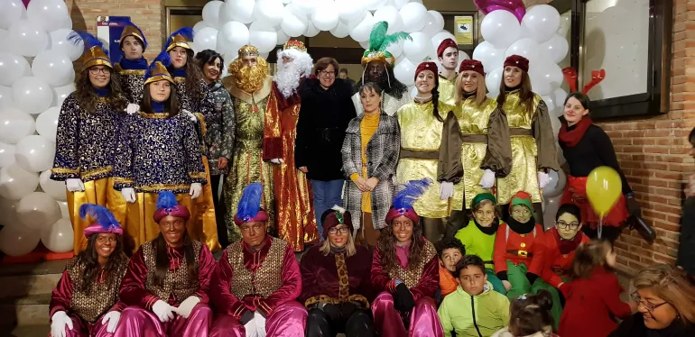 imagen de los Reyes Magos, pajes, auxiliares y autoridades locales de Miguelturra, enero 2019