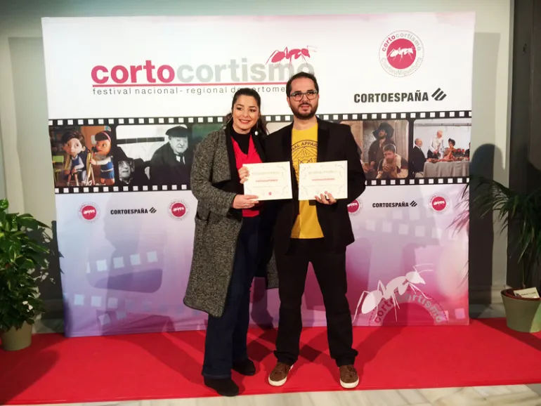 imagen de José Vicente Romero en la alfombra del Corto Cortísmo, fuente imagen organización del certamen