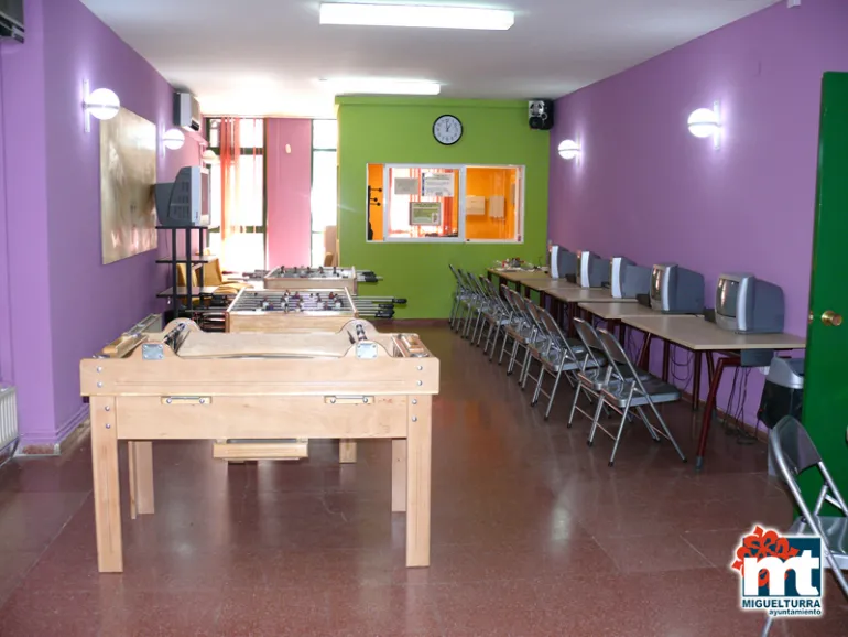 imagen de la sala de ocio de la planta baja del Centro Joven de Miguelturra