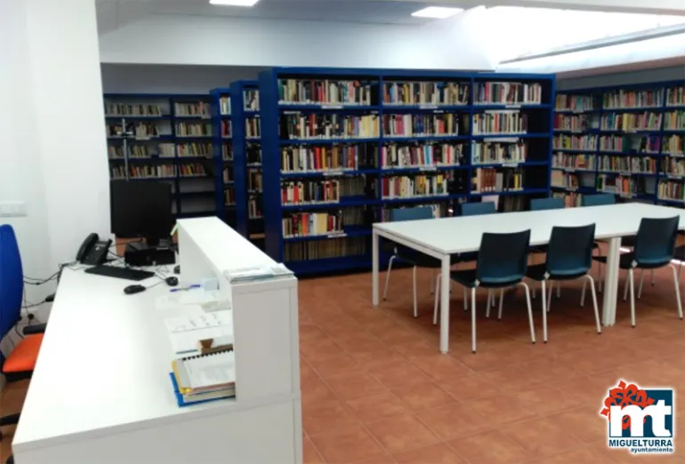 imagen de la sala general de la Biblioteca Municipal Casa de la Capellanía