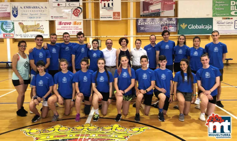 imagen de alcaldesa, concejales y la Selección Española de Patinaje, junio 2019