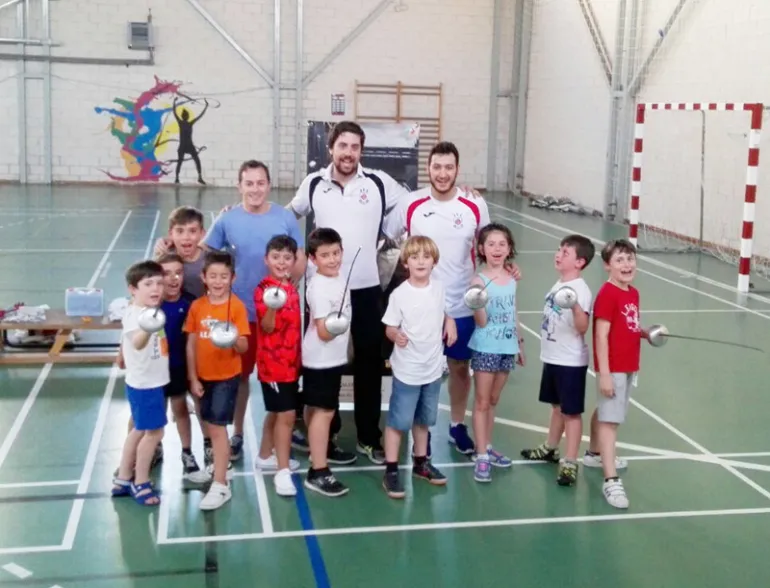 imagen del taller de esgrima, junio 2017, fuente imagen Club Espadas de Ciudad Real