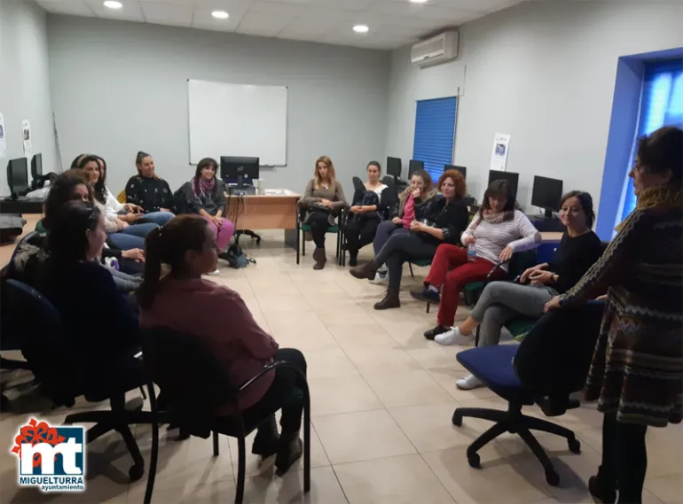 imagen de una de las sesiones del taller de prevención de violencia, noviembre 2018, fuente imagen Centro de la Mujer Miguelturra