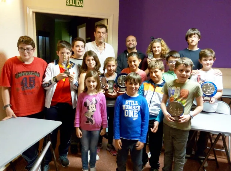imagen de participantes, organización y concejal de Deportes, Campeonato Ajedrez Santísimo Cristo, mayo 2016