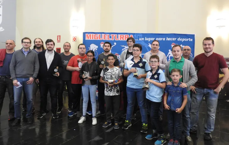 imagen de participantes y organización del Trofeo de Ajedrez Villa Miguelturra 2019, fuente imagen Club Ajedrez Miguelturra