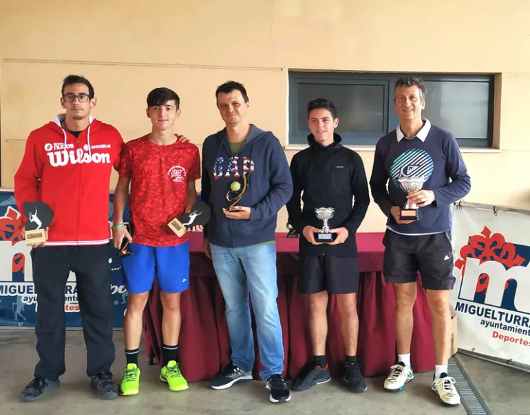 imagen de ganadores del Torneo de Tenis Villa Miguelturra 2019, fuente imagen cd Tenis Miguelturra