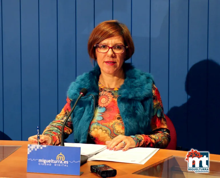 imagen de la alcaldesa de Miguelturra, Victoria Sobrino, informando sobre la última Junta de Gobierno Local, noviembre 2018