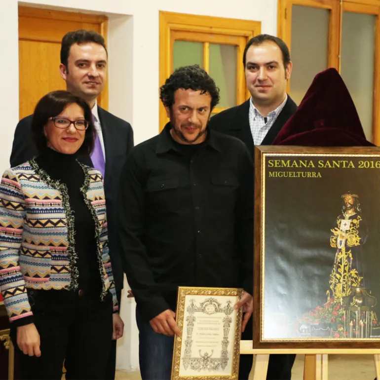 imagen de Victoria Sobrino durante la presentación del Cartel de la Semana Santa 2016