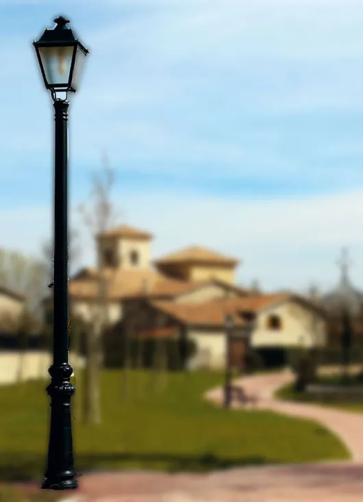 imagen de una luminaria modelo columna villa simple