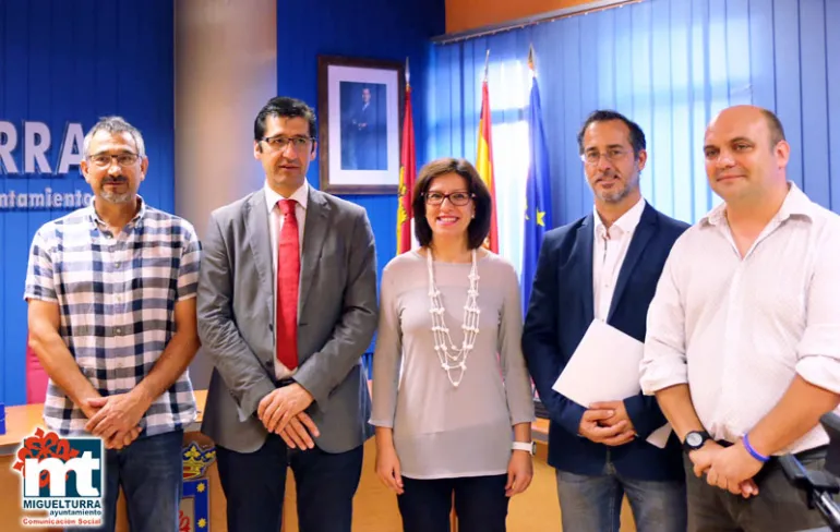 imagen de autoridades provinciales y locales durante la visita de la Diputación al Ayuntamiento de Miguelturra, junio 2016