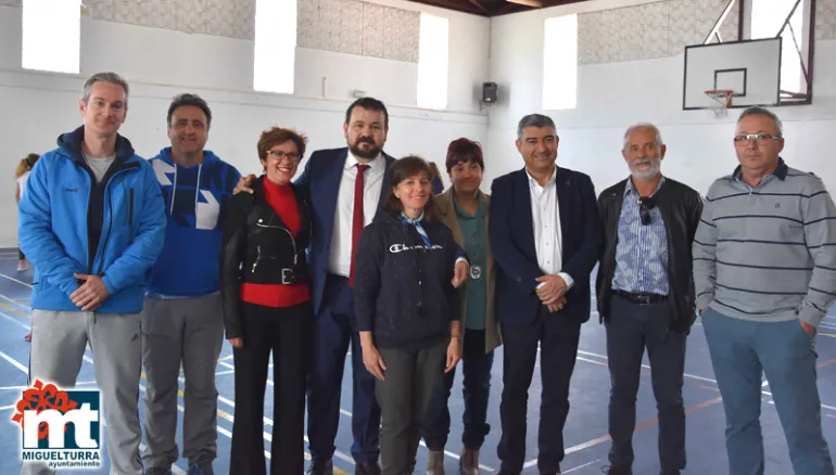 imagen de autoridades regionales, provinciales y locales en el instituto, marzo 2019